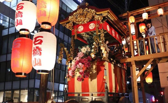 提灯のあかり淡く優しく